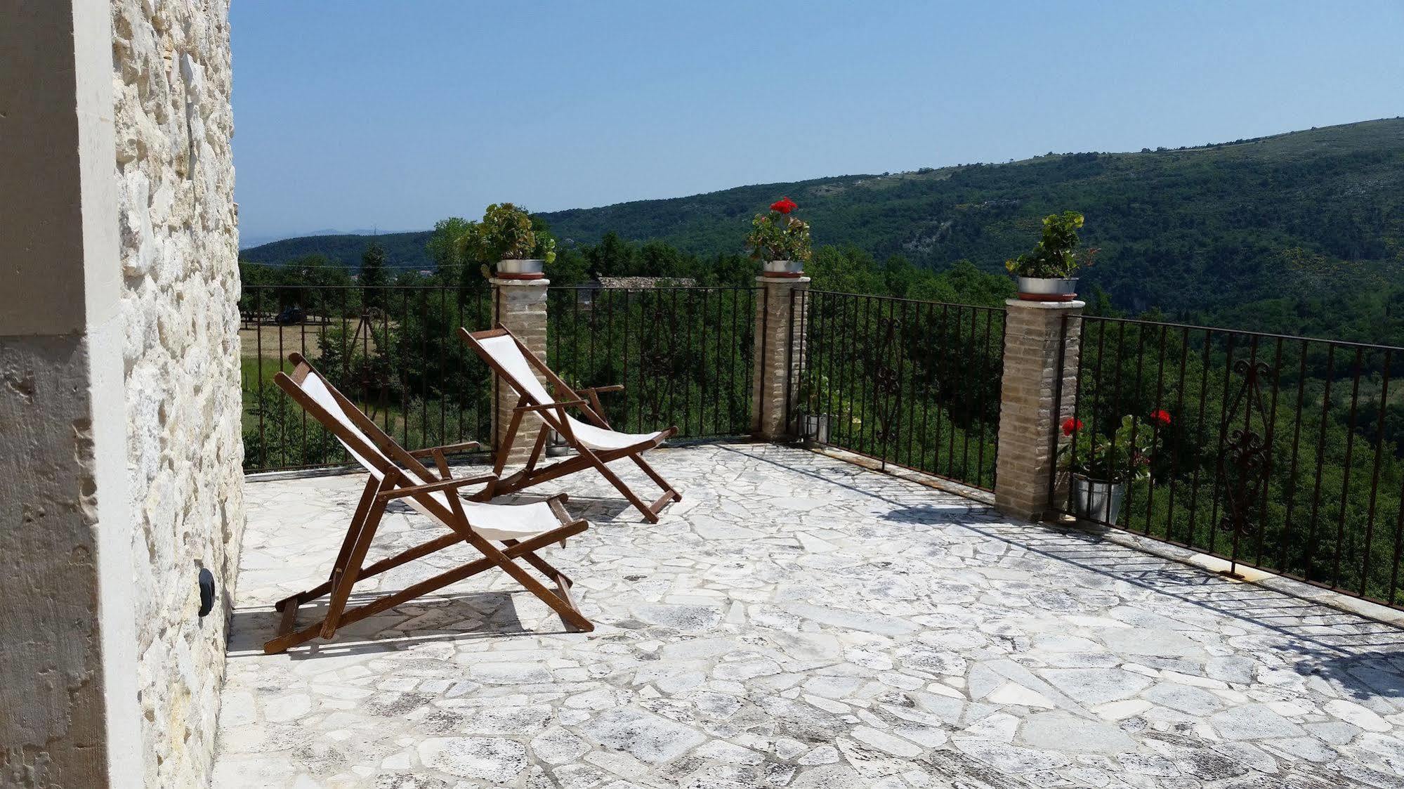 Agriturismo Borgo San Martino Abbateggio ภายนอก รูปภาพ
